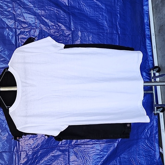 TORRID size 00 Classic fit White T - Picture 2 of 3